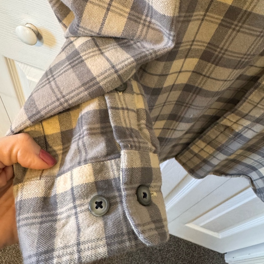 Carhartt Plaid Button-Up Flannel Shirt Jacket in Beige & Gray Size Small - Picture 5 of 9